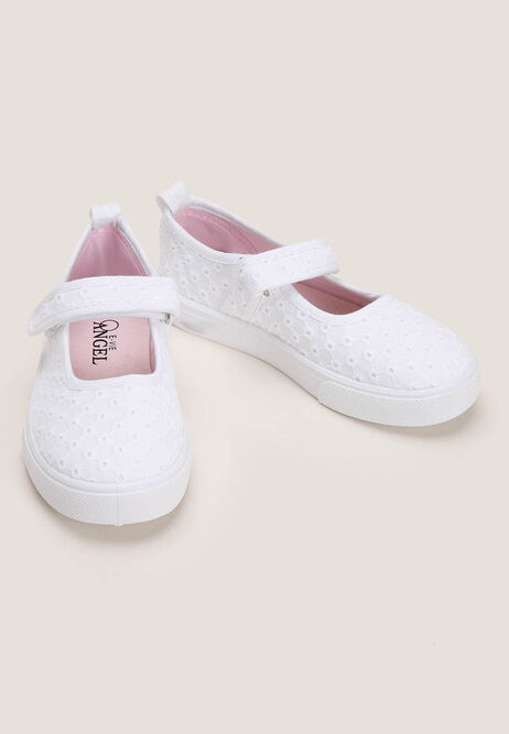 Younger Girl White Embroidery Pumps
